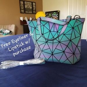 Geometric luminous purse